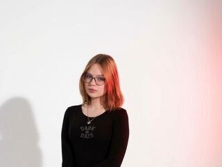 camgirl fingering wet pussy SuzanGoldstein