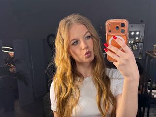 camgirl spreading pussy TainaSaffo