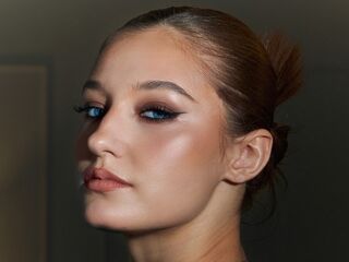 nude camgirl photo VerniaGrenon