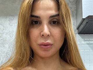 girl showing tits YanaMillers